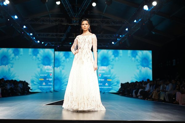 Revolutionary Textile Innovations Shaping the Future of Women's Fashion in the UK